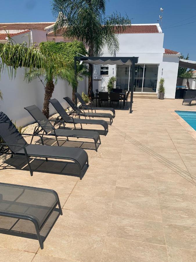 Campoamor Villa & Private Pool, Garden & Roof Terraces Distant Sea Views 奥里韦拉 外观 照片