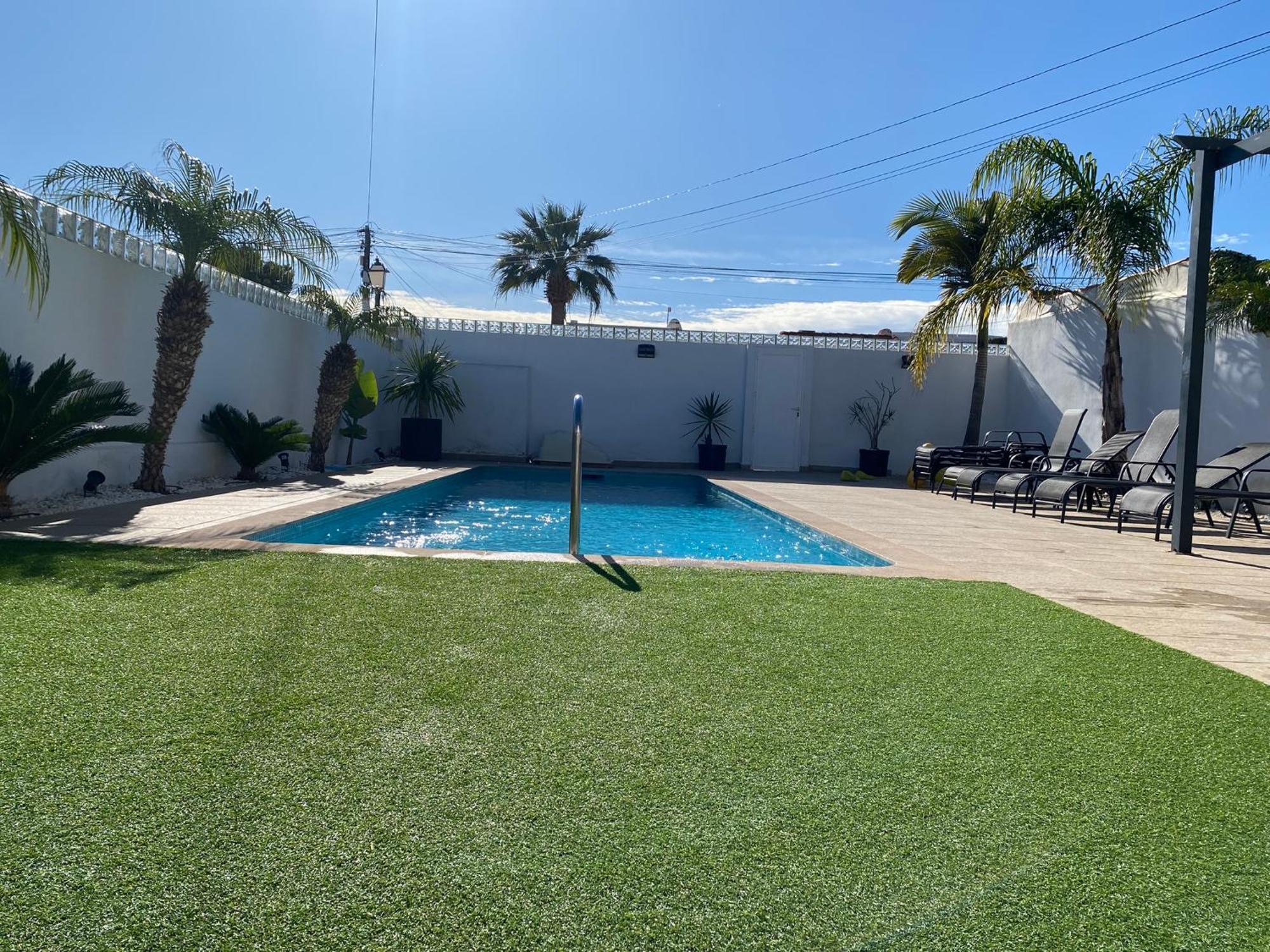 Campoamor Villa & Private Pool, Garden & Roof Terraces Distant Sea Views 奥里韦拉 外观 照片