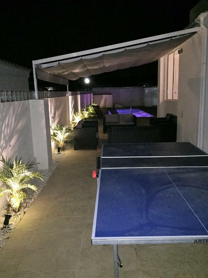 Campoamor Villa & Private Pool, Garden & Roof Terraces Distant Sea Views 奥里韦拉 外观 照片