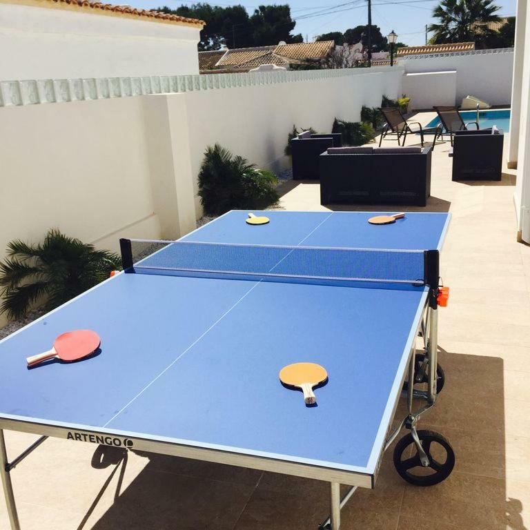 Campoamor Villa & Private Pool, Garden & Roof Terraces Distant Sea Views 奥里韦拉 外观 照片